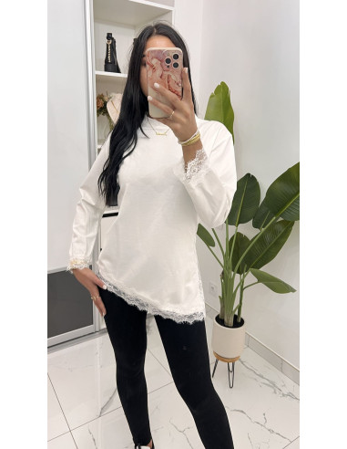 Pull asymétrique dentelle