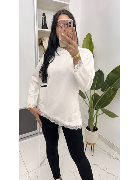 Pull asymétrique dentelle