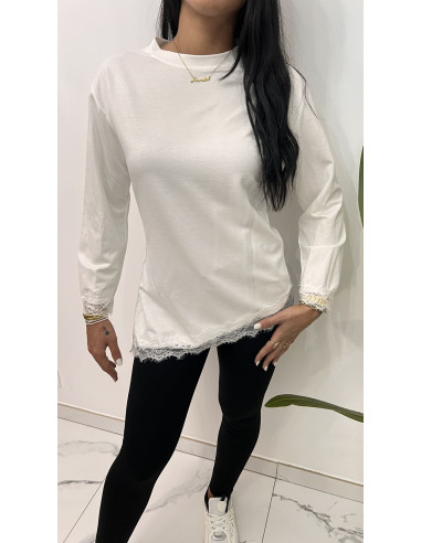 Pull asymétrique dentelle