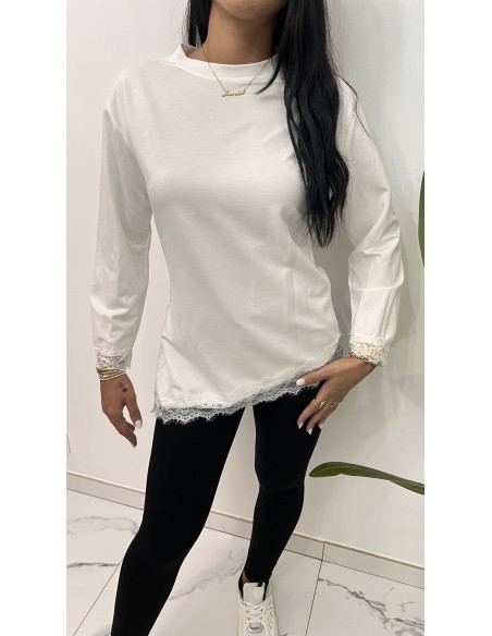 Pull asymétrique dentelle