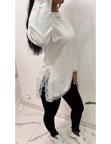 Pull asymétrique dentelle