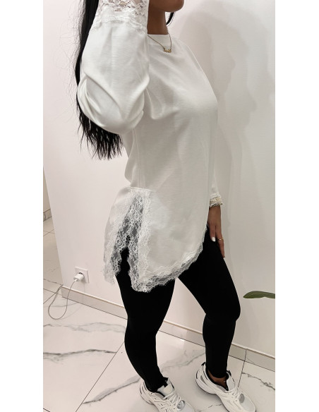 Pull asymétrique dentelle