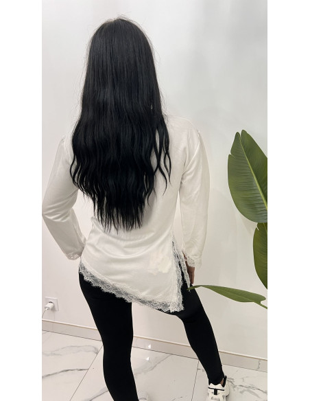 Pull asymétrique dentelle