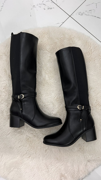 Bottes hautes marrons à talons 2