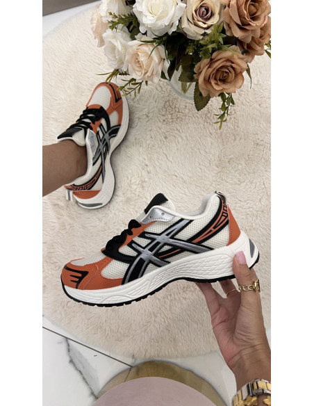 Baskets souples blanches oranges